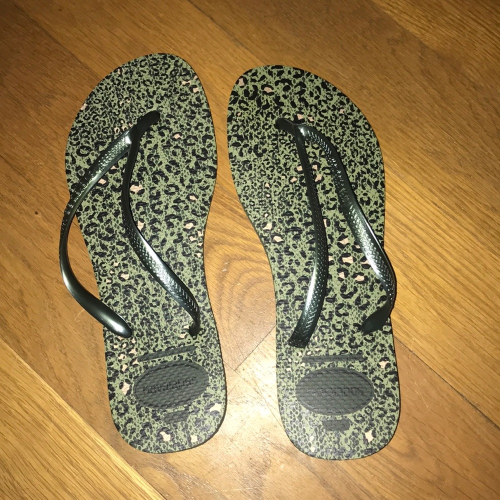 Brand new Cheetah Print Havaianas